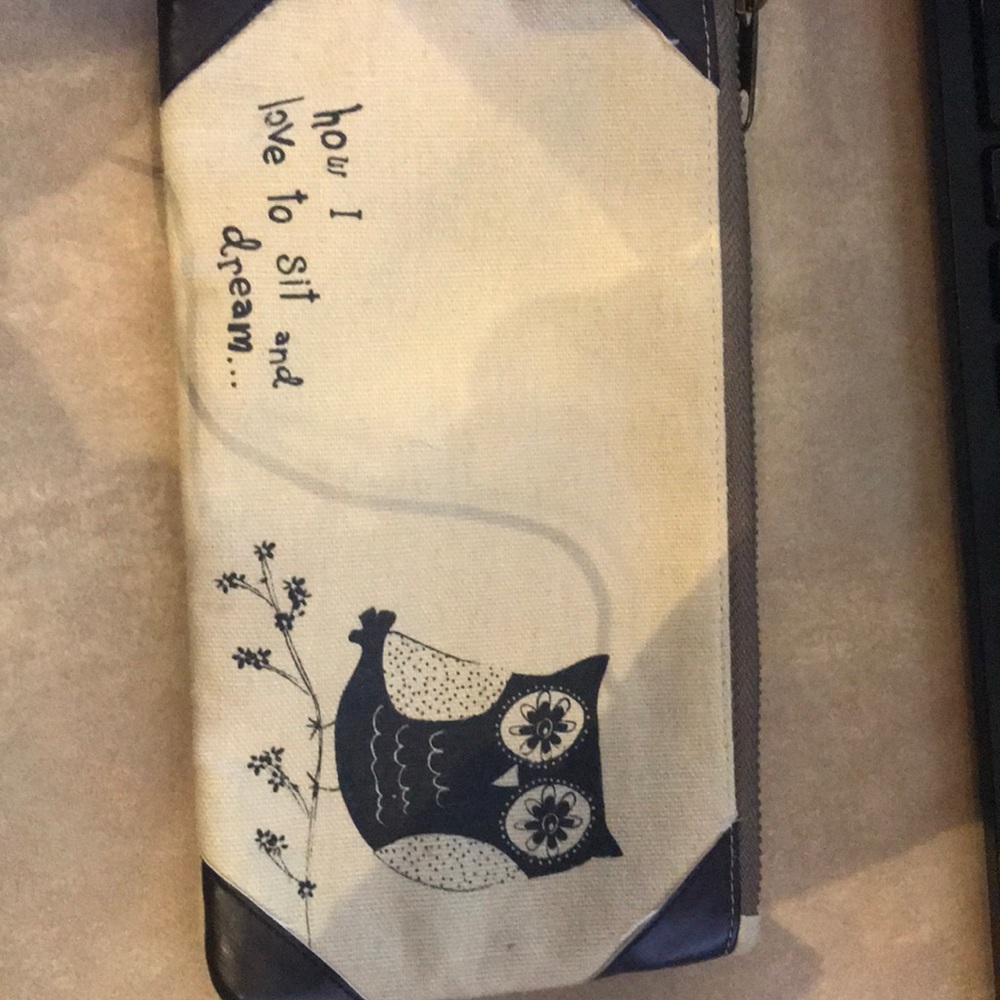 Wristlet owl design